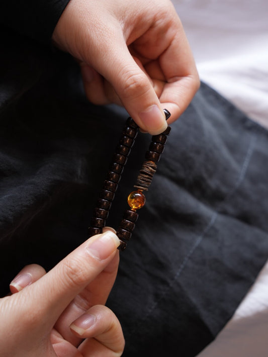 Autumn Agarwood Amber Beaded Bracelet,Lumivault.