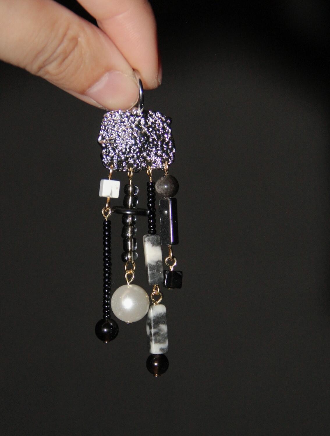 Chinoiserie Black & White Sweet Fairy Tassel Earrings - Lumivault