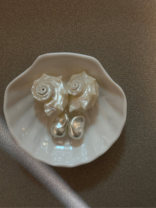 Conch Tear Earrings