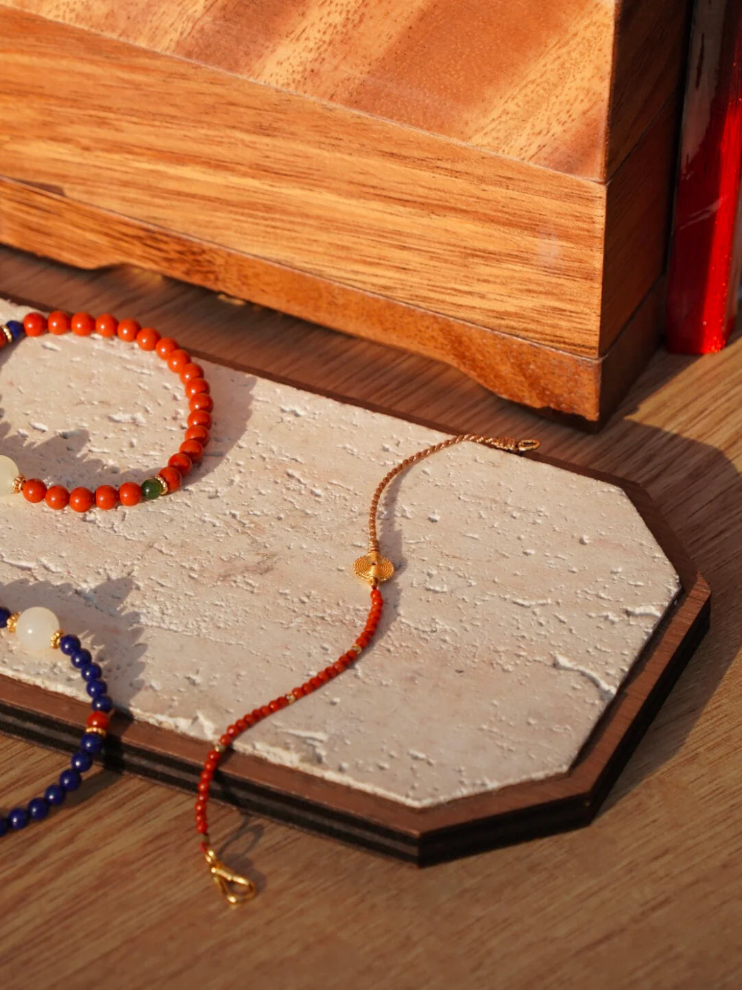 Fireworks Stars South Red Agate Beaded Bracelet - Lumivault