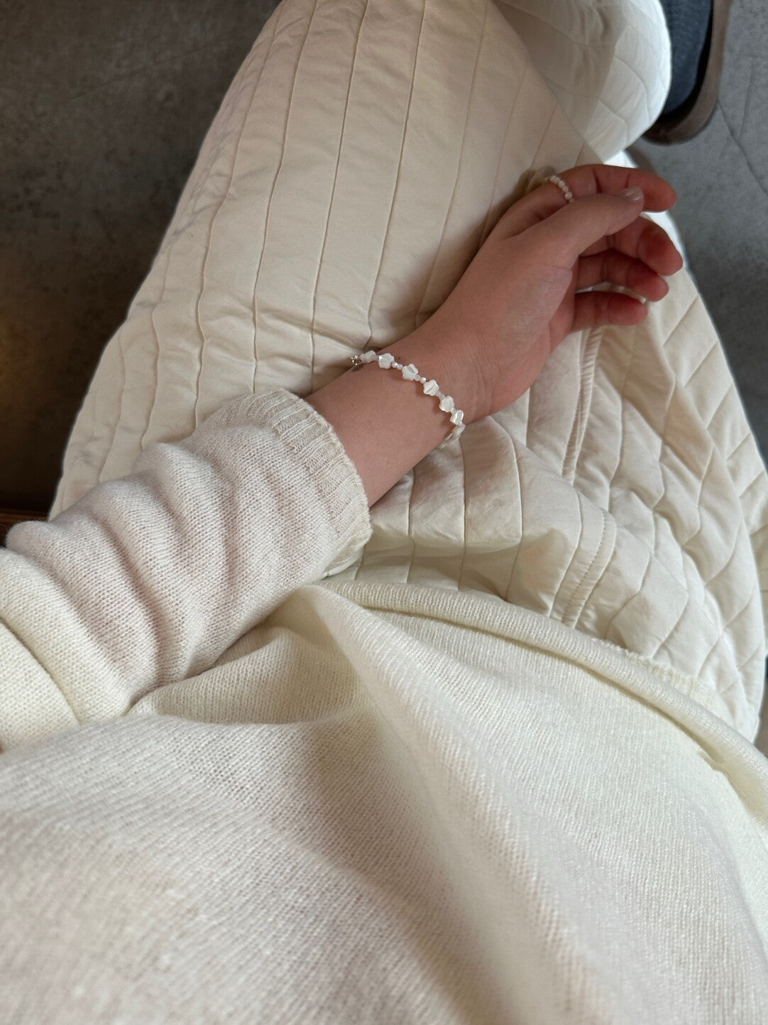 Floating Light Flower Shell Bead Bracelet - Lumivault