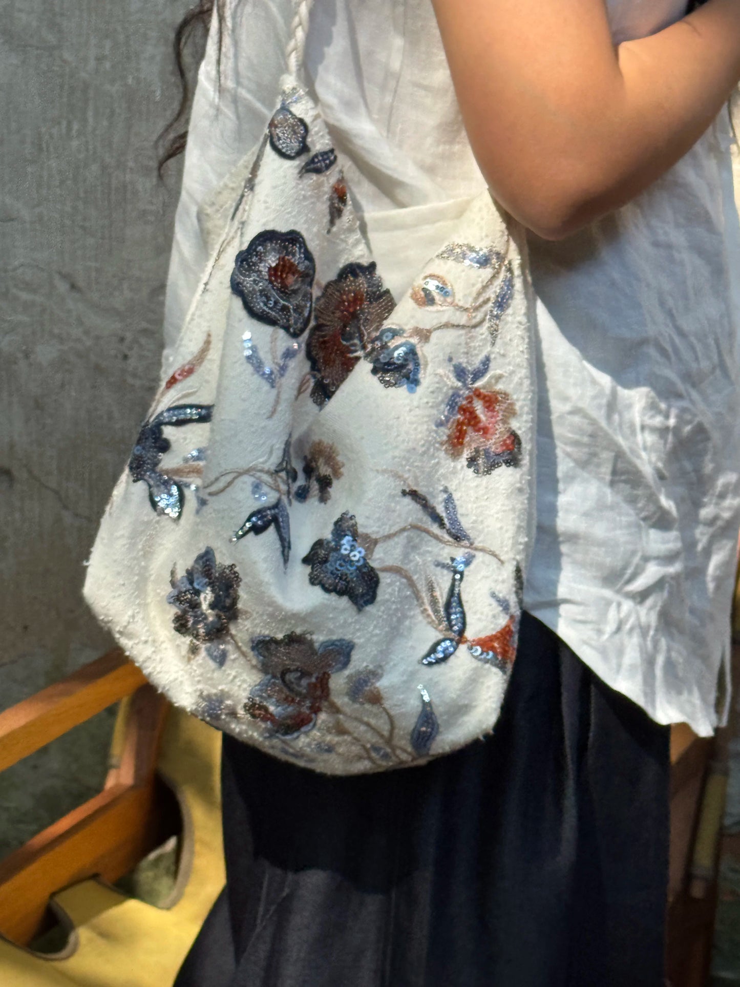 Minimalist Floral Embroidered Denim Bag - Lumivault