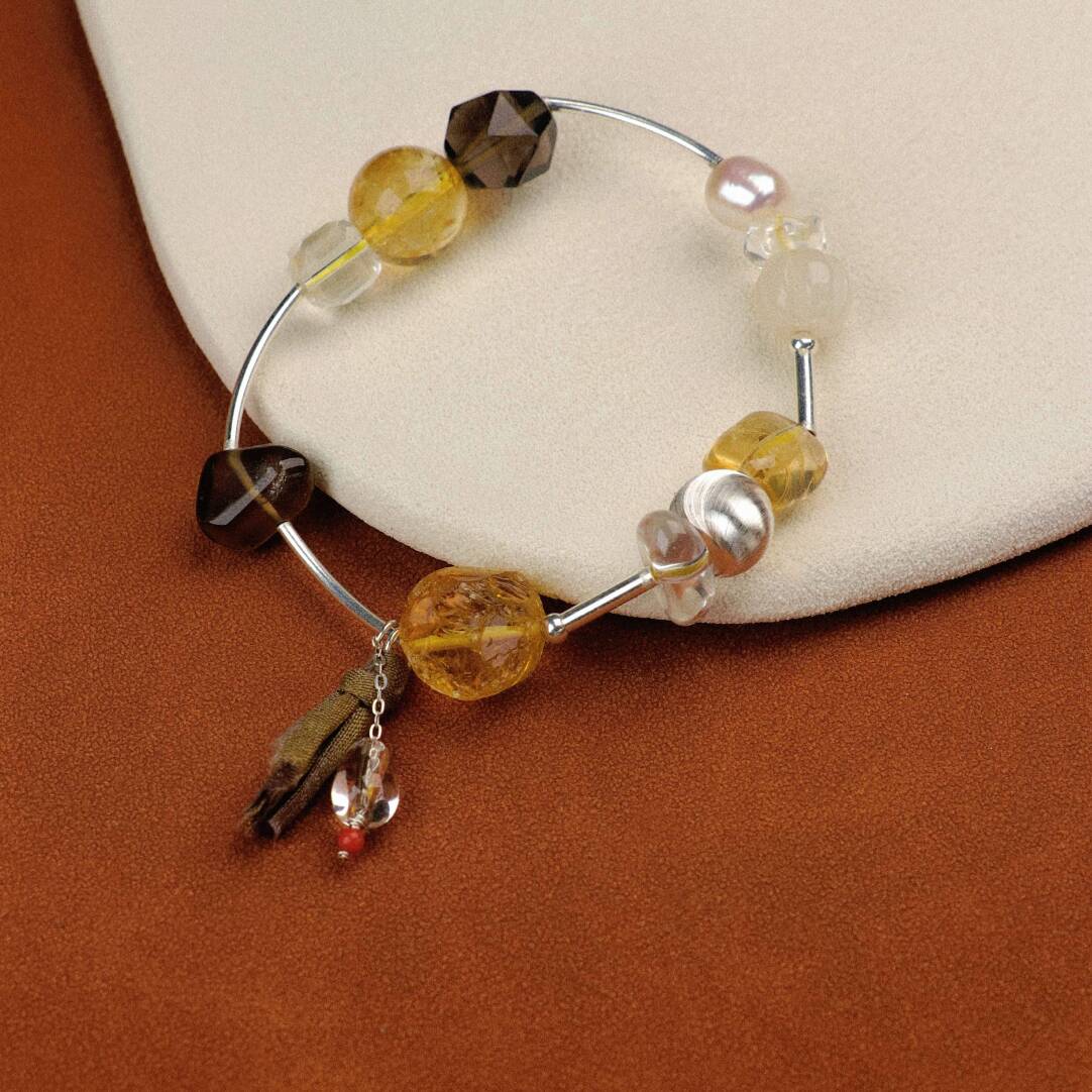 Fragmented Radiance Beaded Bracelet