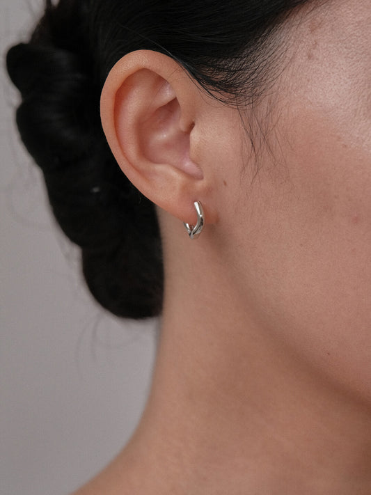 Simple Wave Silver Earrings - Lumivault