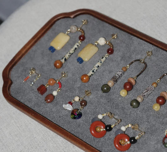How to Choose Gemstone Jewelry as a Gift