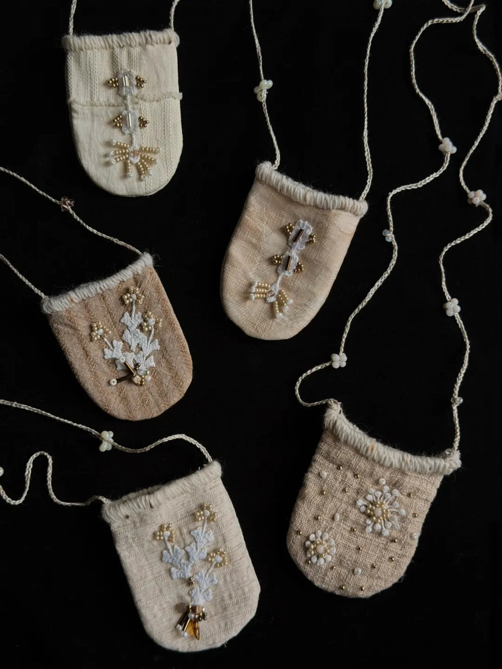 Embroidered Mini Pouch Necklace | GL17HE - Lumivault