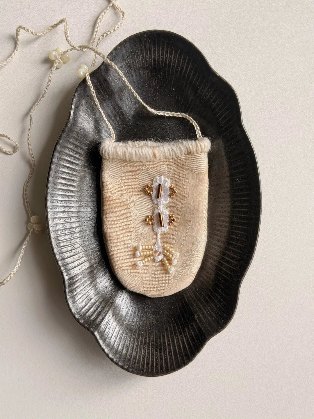 Embroidered Mini Pouch Necklace | GL17HE - Lumivault