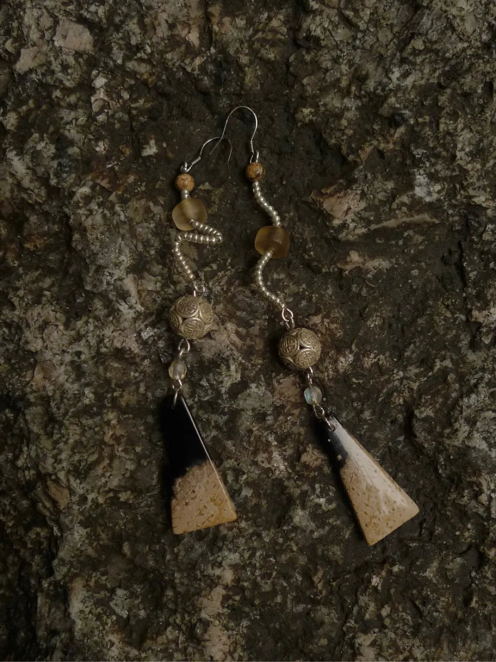 Silver Thread Petrified Wood Earrings | GL31BR - Lumivault