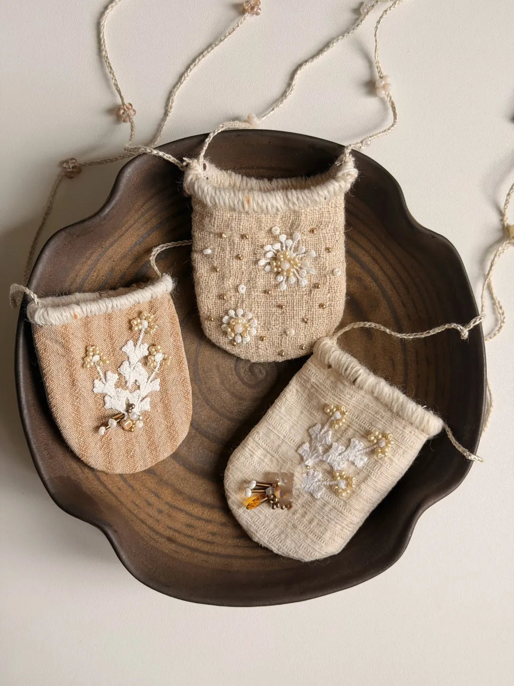 Embroidered Mini Pouch Necklace | GL17HE - Lumivault