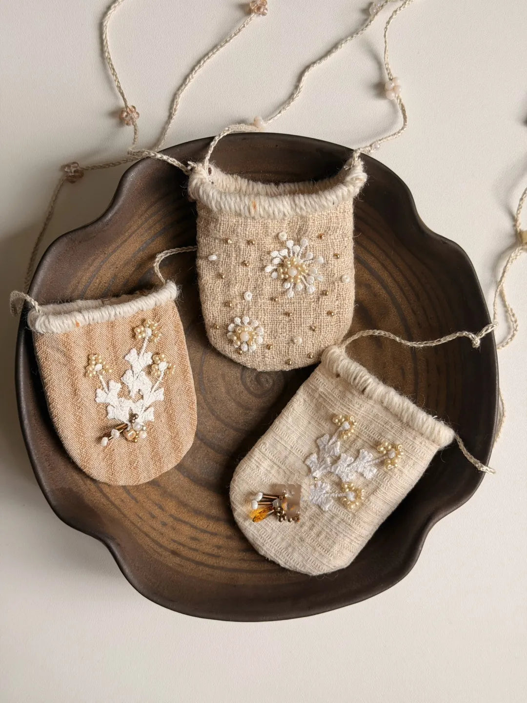Embroidered Mini Pouch Necklace | GL17HE - Lumivault