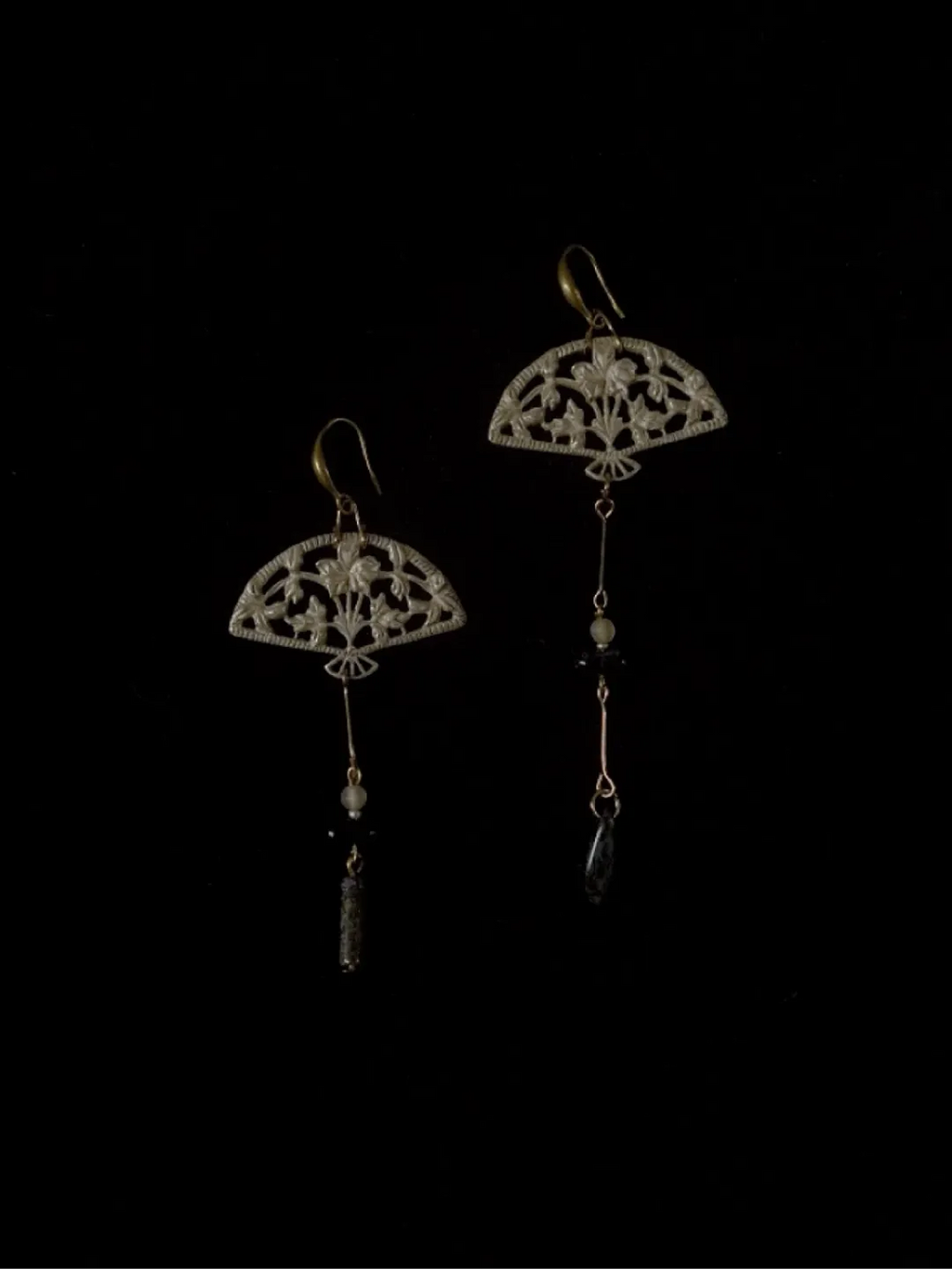 Silver Fan Asymmetric Beaded Earrings | GL42GI - Lumivault