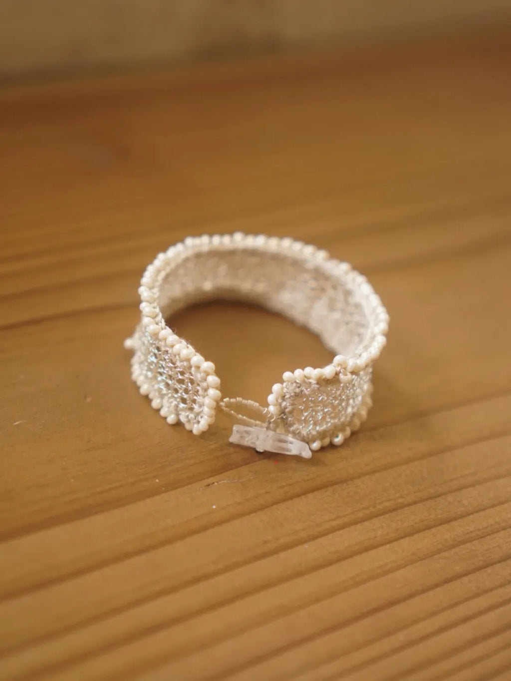 White Crystal Metal Openwork Bracelet | GL45IJ - Lumivault