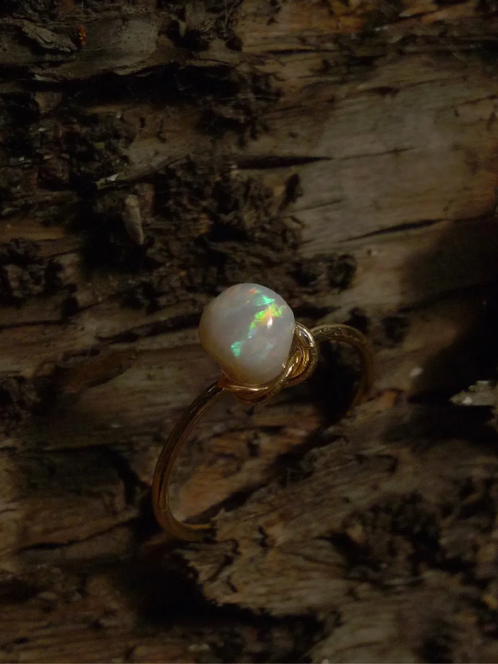 Luminous Secret Opal Acrylic Ring | GL29II - Lumivault