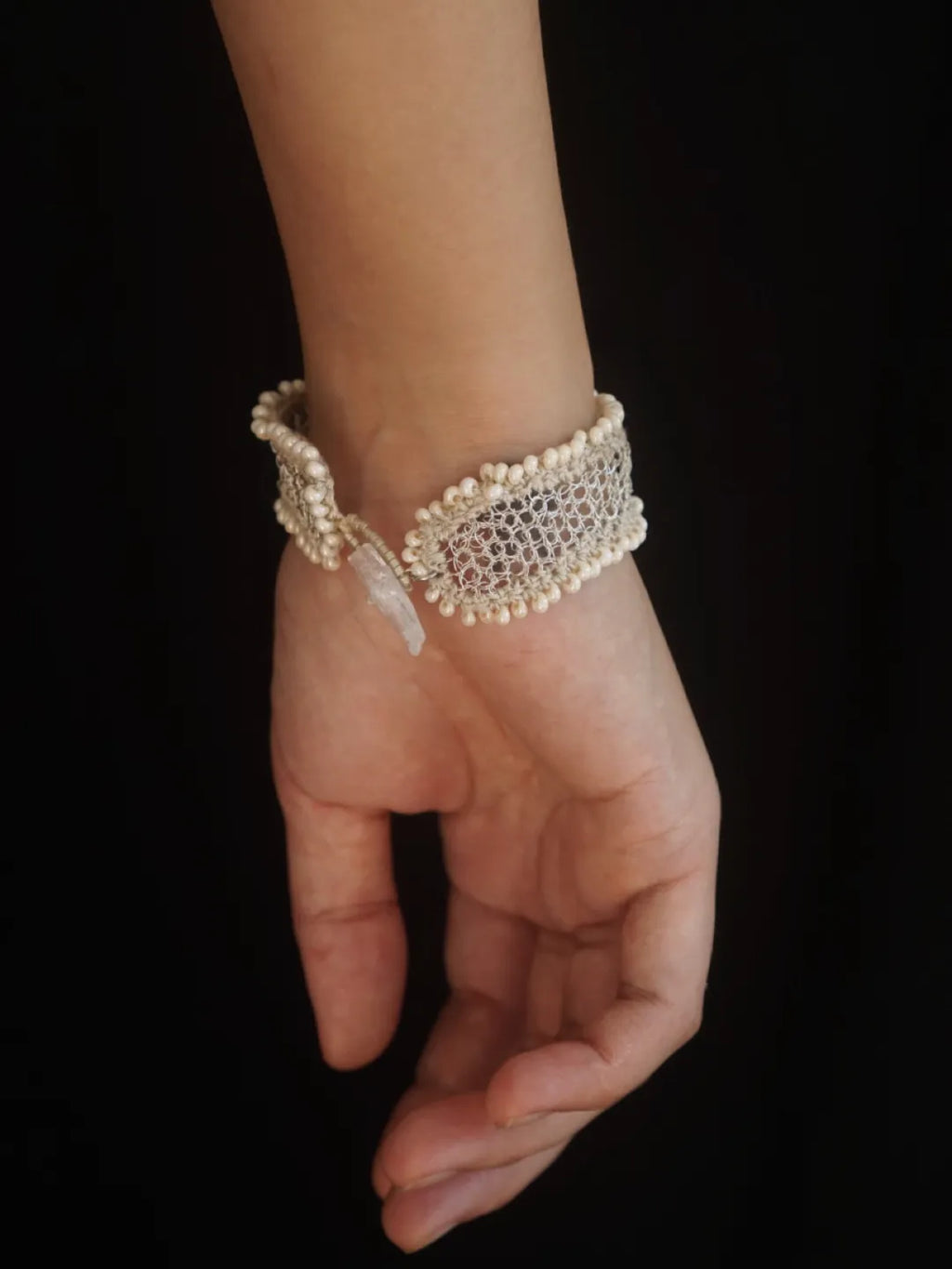 White Crystal Metal Openwork Bracelet | GL45IJ - Lumivault