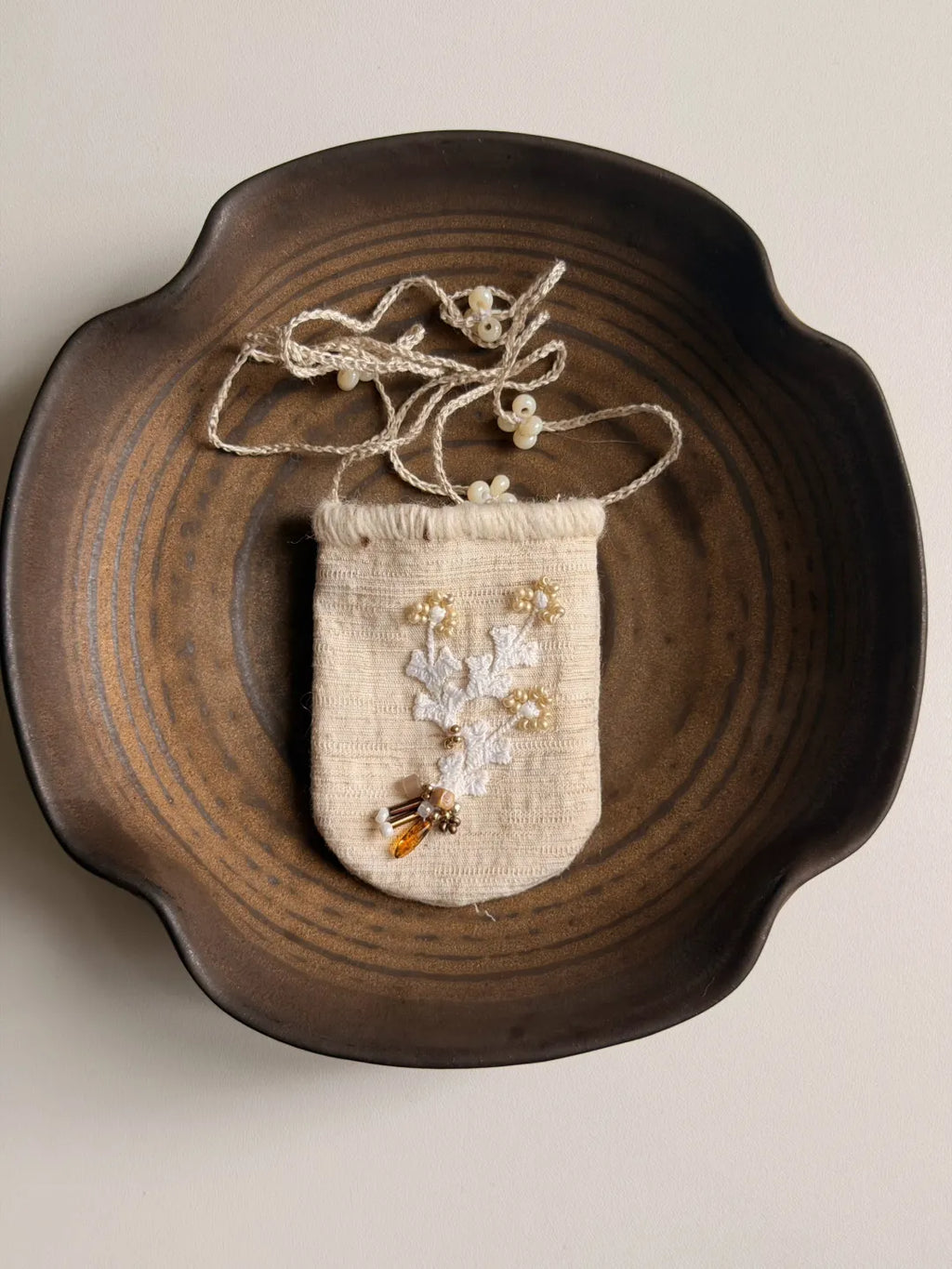 Embroidered Mini Pouch Necklace | GL17HE - Lumivault