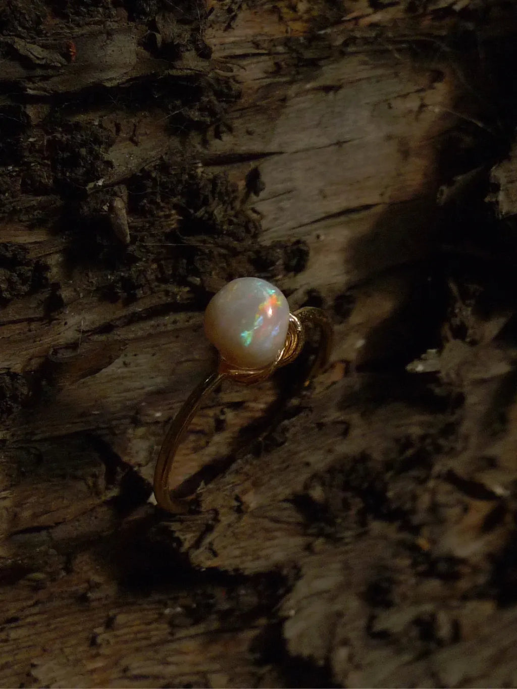 Luminous Secret Opal Acrylic Ring | GL29II - Lumivault