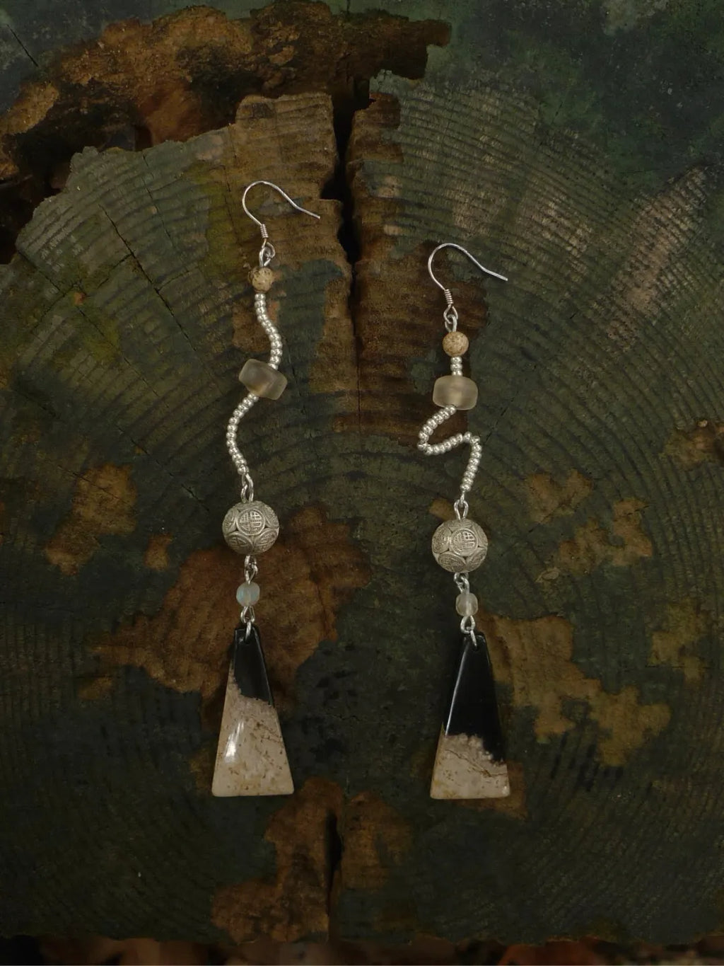 Silver Thread Petrified Wood Earrings | GL31BR - Lumivault