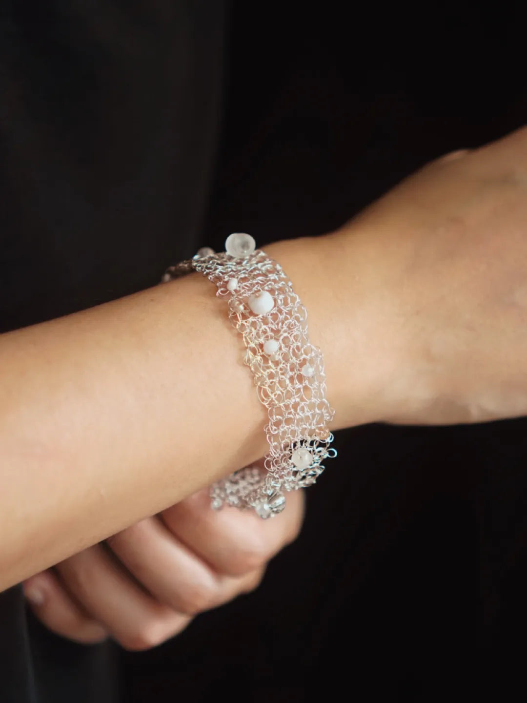 White Crystal Openwork Bracelet | GL30LC - Lumivault