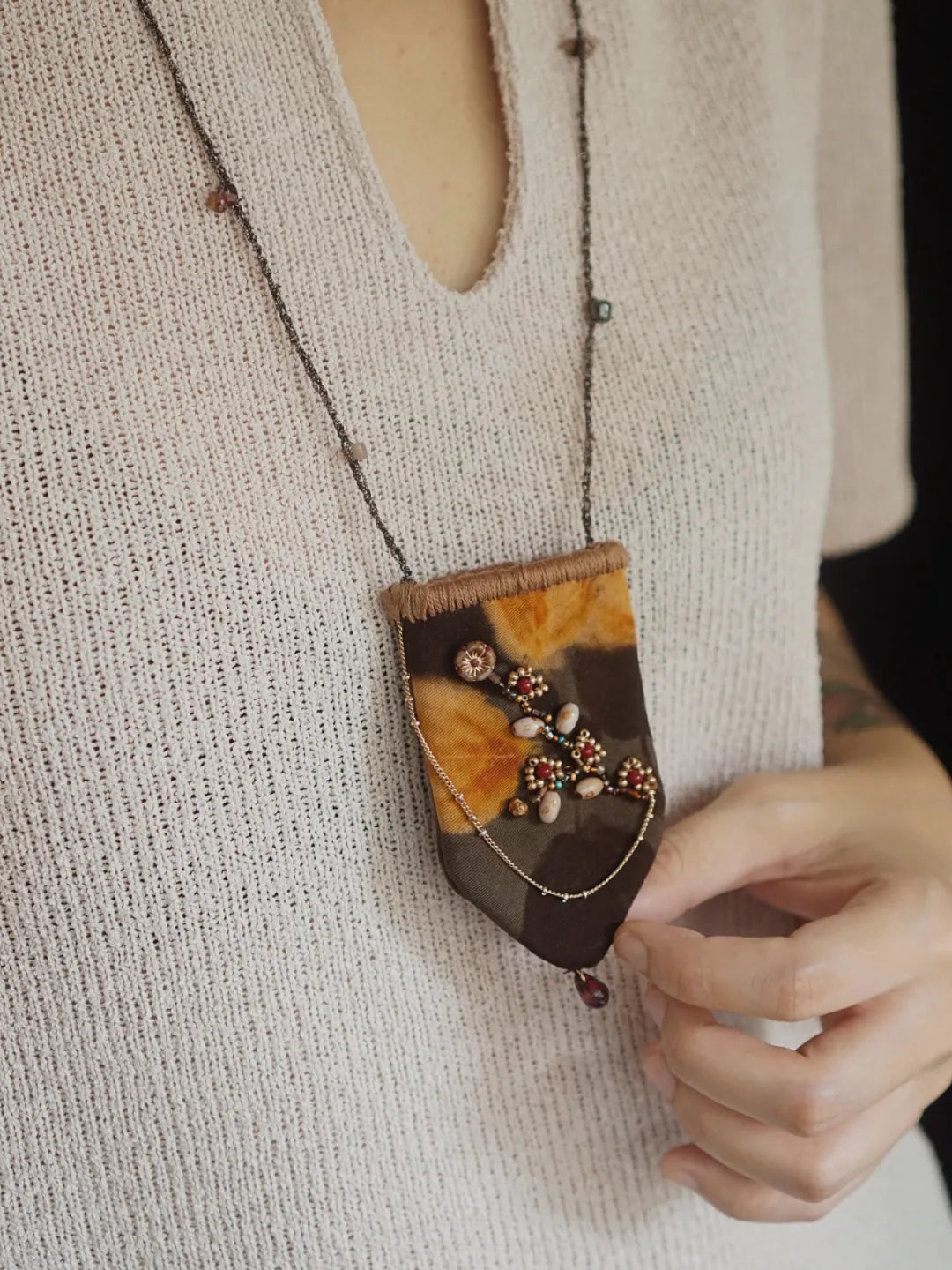 Embroidered Silk Mini Pouch Necklace | GL52JR - Lumivault