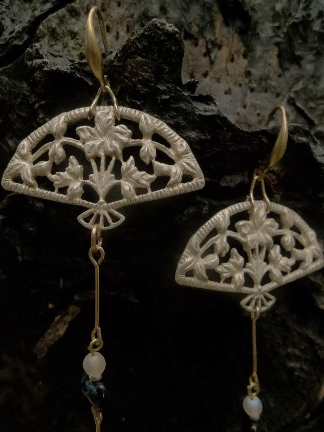 Silver Fan Asymmetric Beaded Earrings | GL42GI - Lumivault