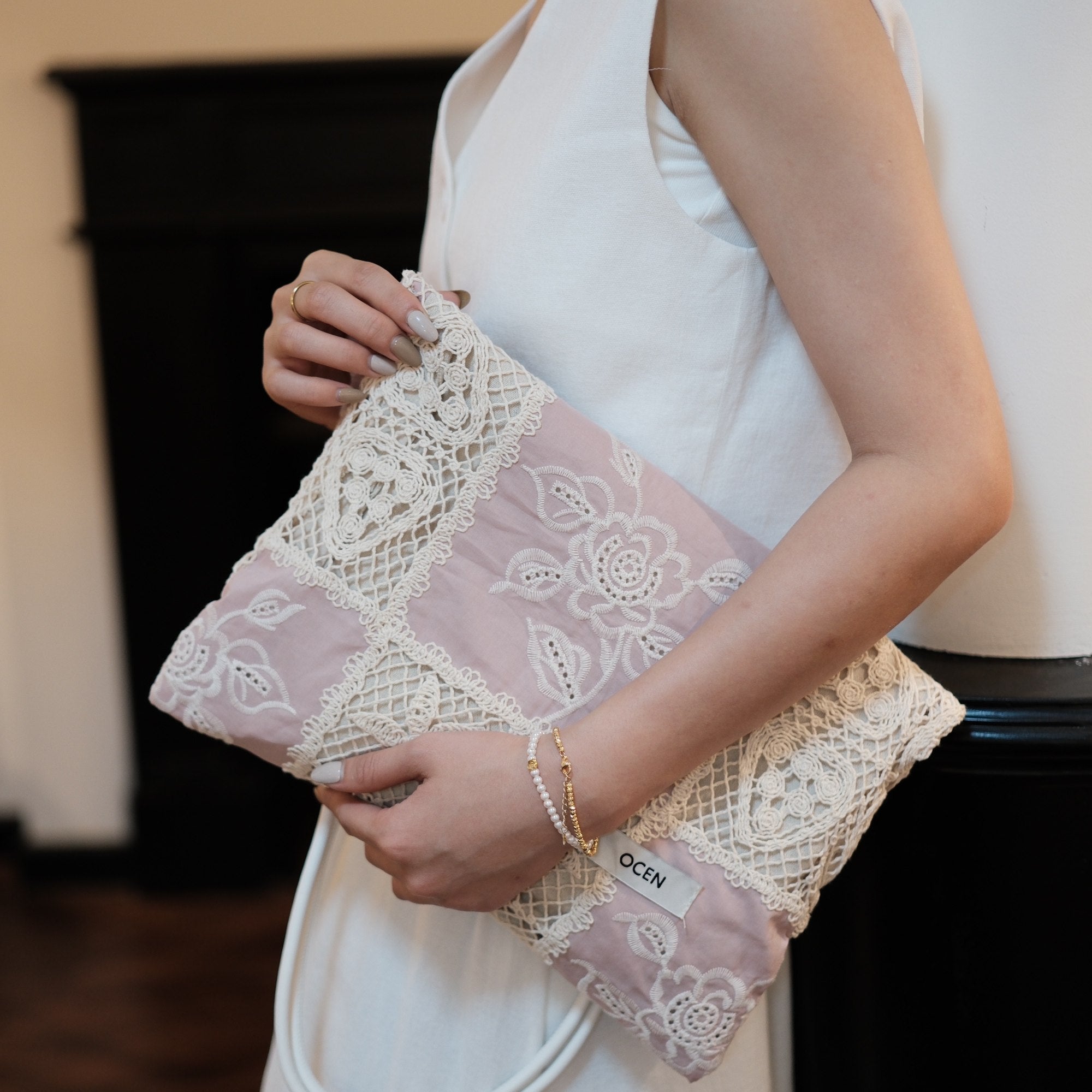 Hollow Flower Embroidery Tote Bag - Lumivault