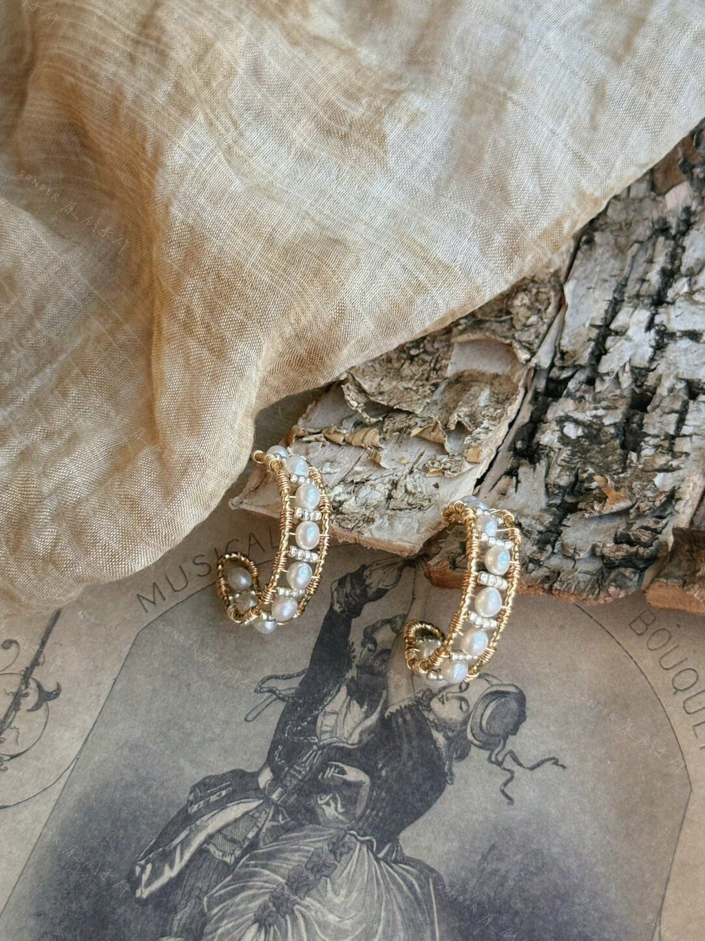 White Moonlight Pearl Earrings,Lumivault.