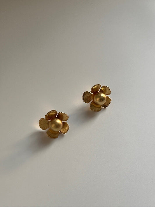 Vintage Gold Flower Stud Earrings,Lumivault.