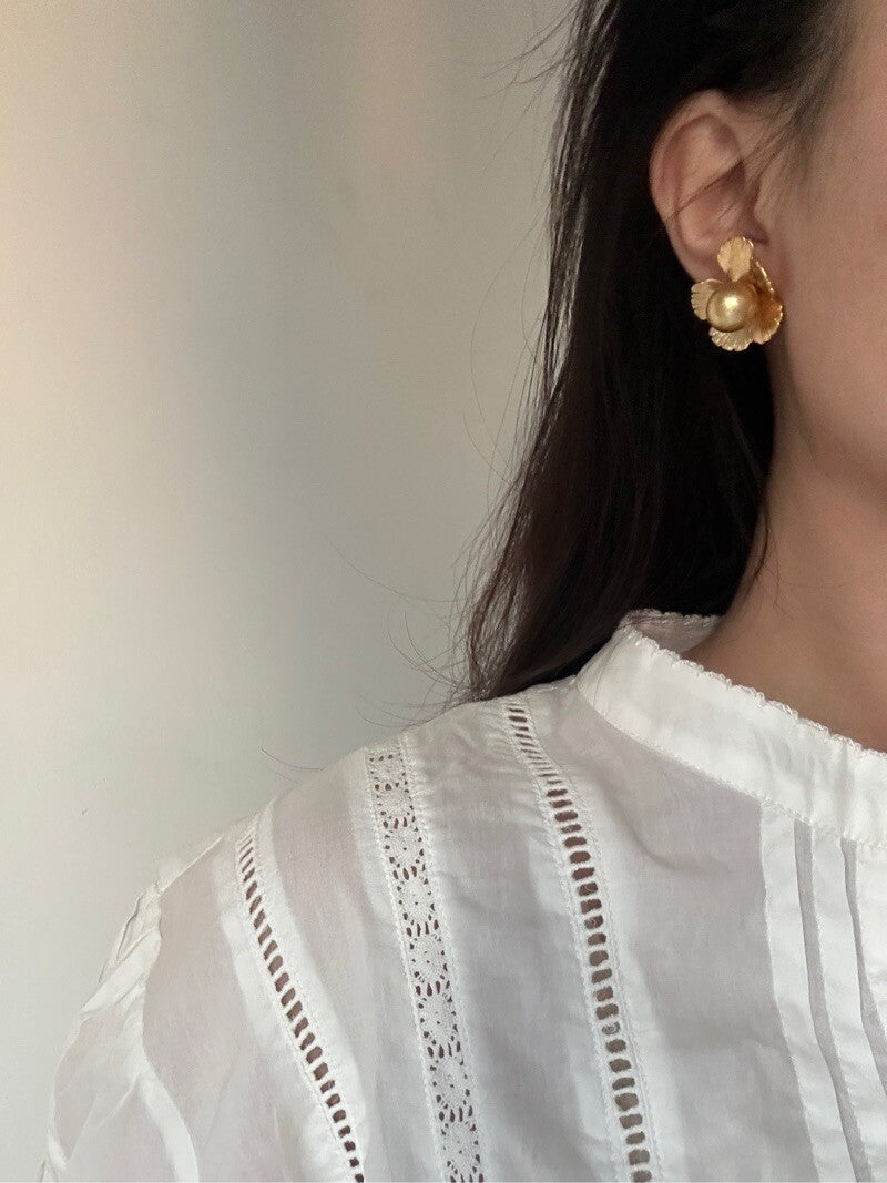 Vintage Gold Flower Stud Earrings,Lumivault.