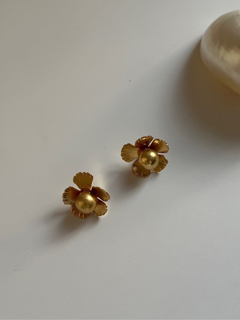Vintage Gold Flower Stud Earrings,Lumivault.