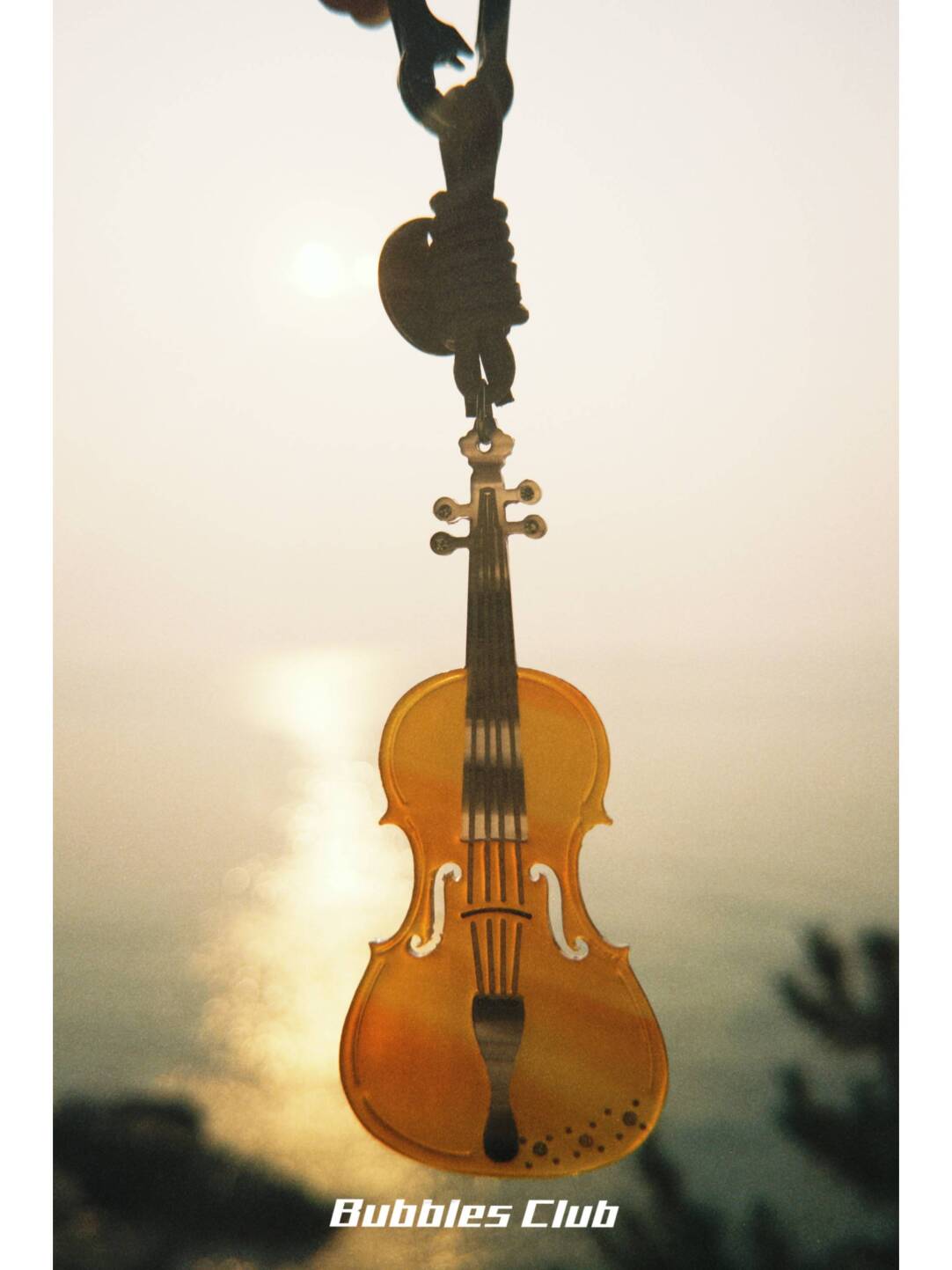 Sunset Violin Pendant,Lumivault.