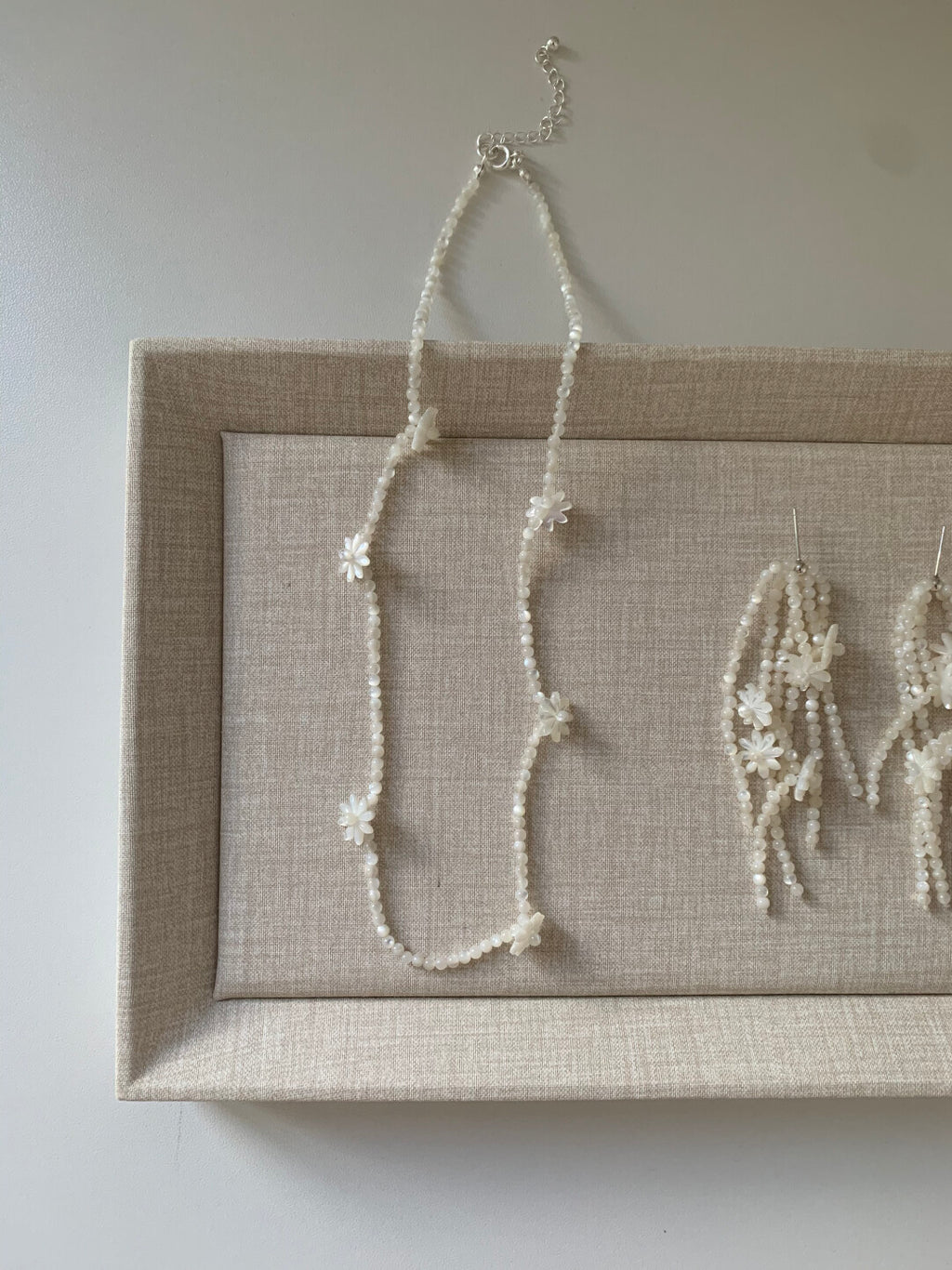 Flower Room White Oyster Necklace Earrings,Lumivault.