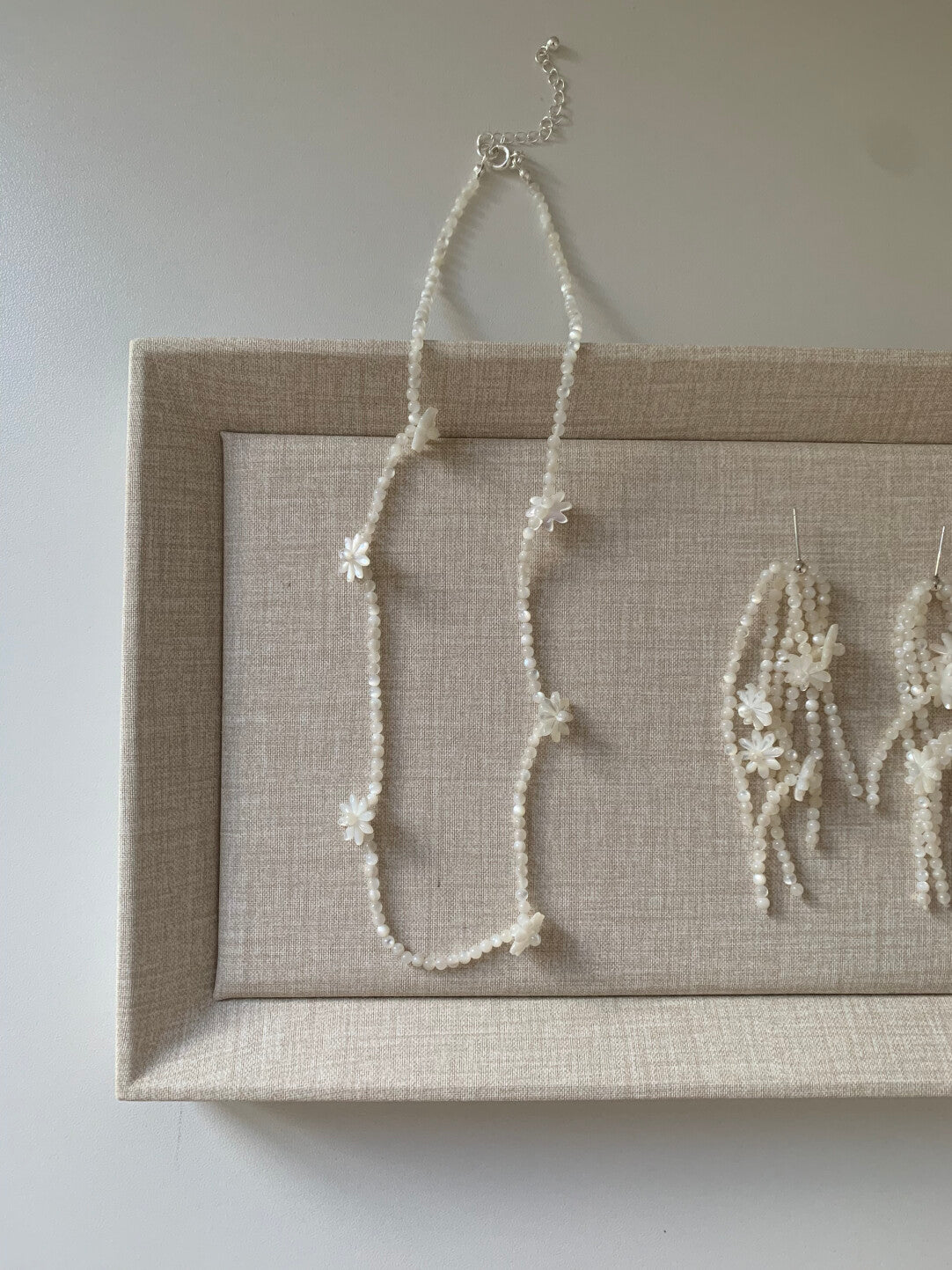 Flower Room White Oyster Necklace Earrings,Lumivault.