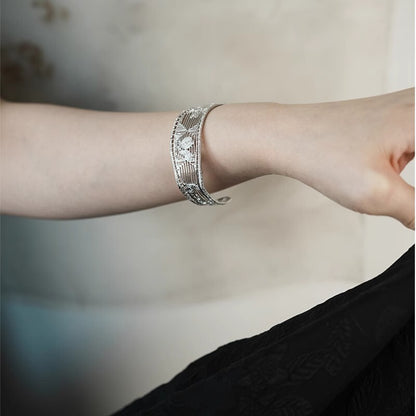 Gardenia Fiber Hollow Bracelet