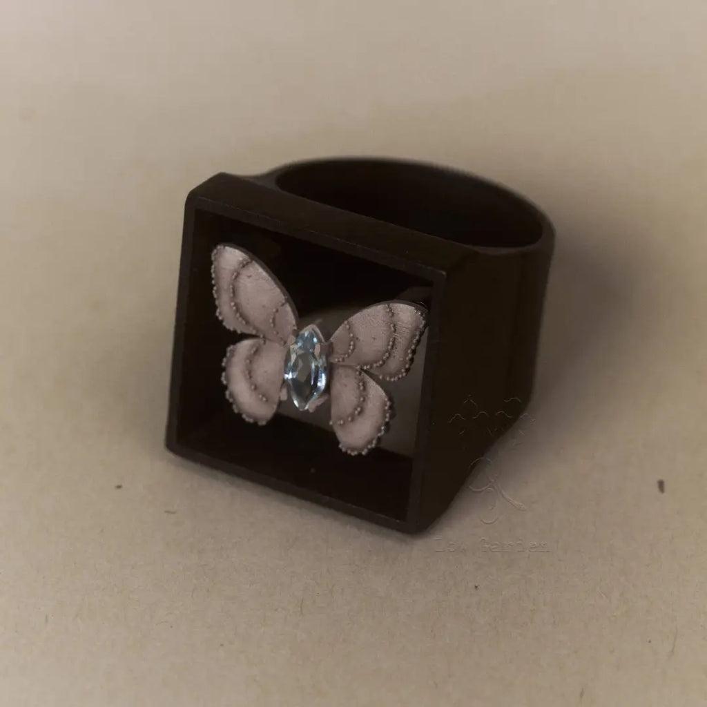 "Empty Casket" LG1301KX