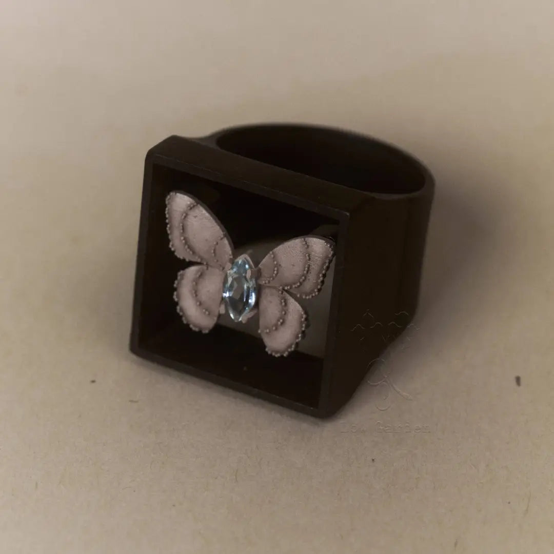 "Empty Casket" LG1301KX