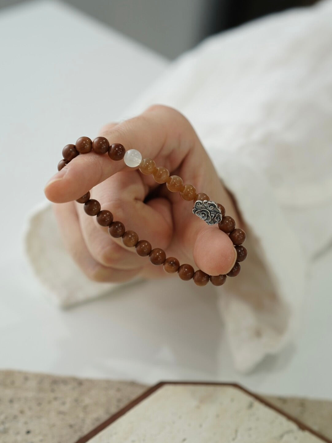 Cloud Moon Laurel Hetian Jade Beaded Bracelet - Lumivault