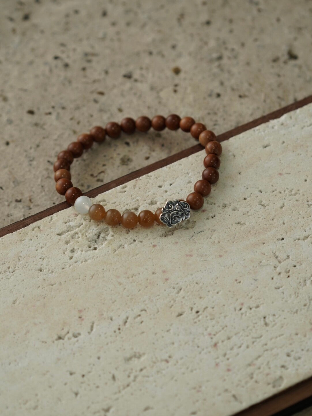 Cloud Moon Laurel Hetian Jade Beaded Bracelet - Lumivault