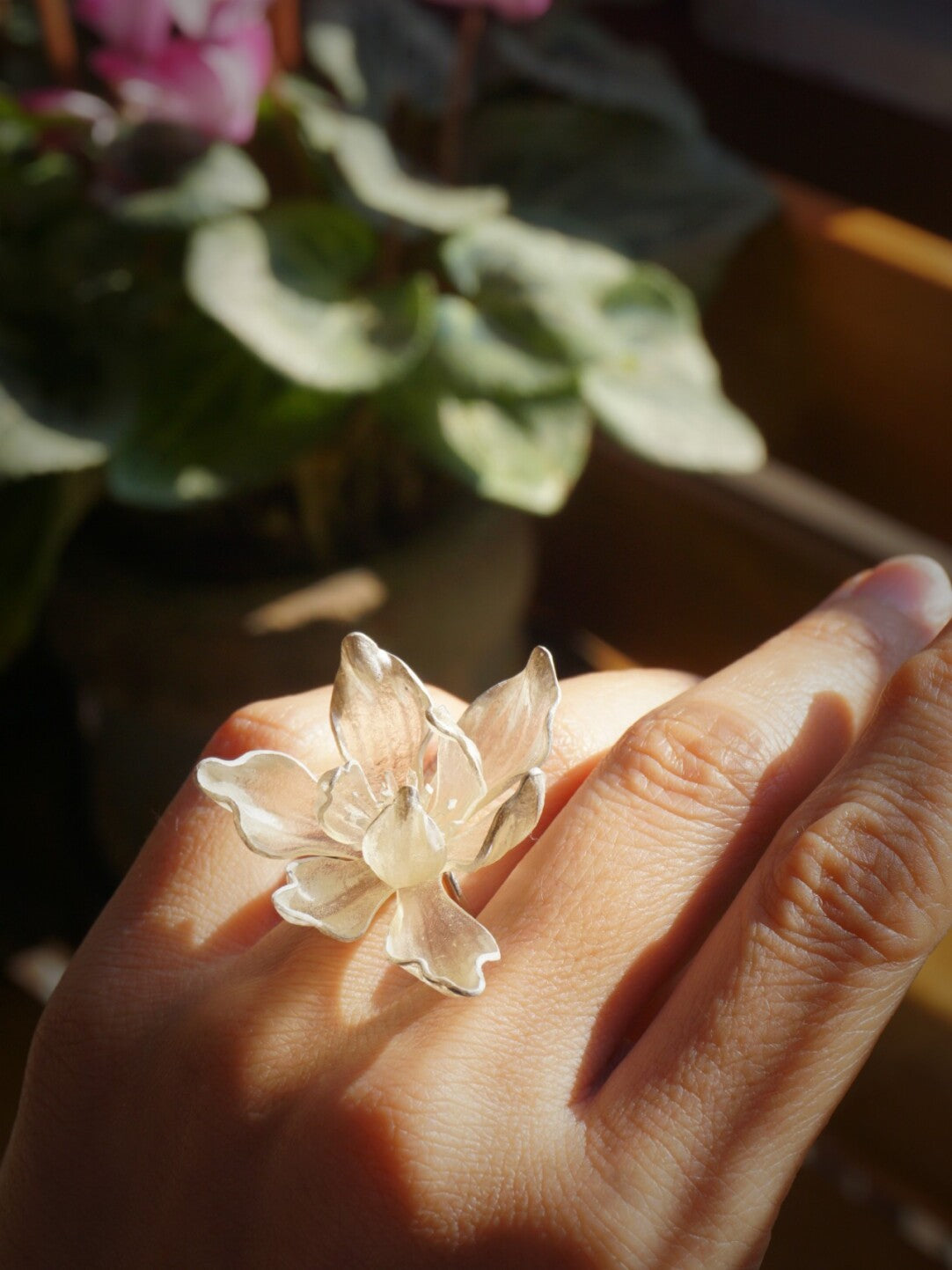Magnolia Leather Shadow Puppet Ring,Lumivault.