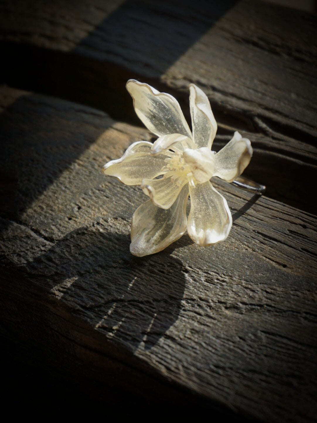 Magnolia Leather Shadow Puppet Ring,Lumivault.