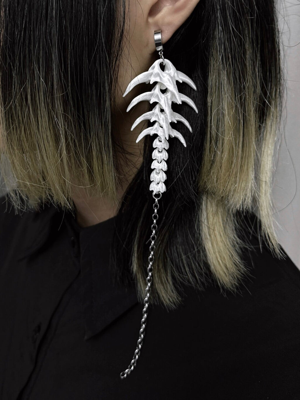 Vertebra Single Earring,Pearlescent Chain / Stud,Lumivault.