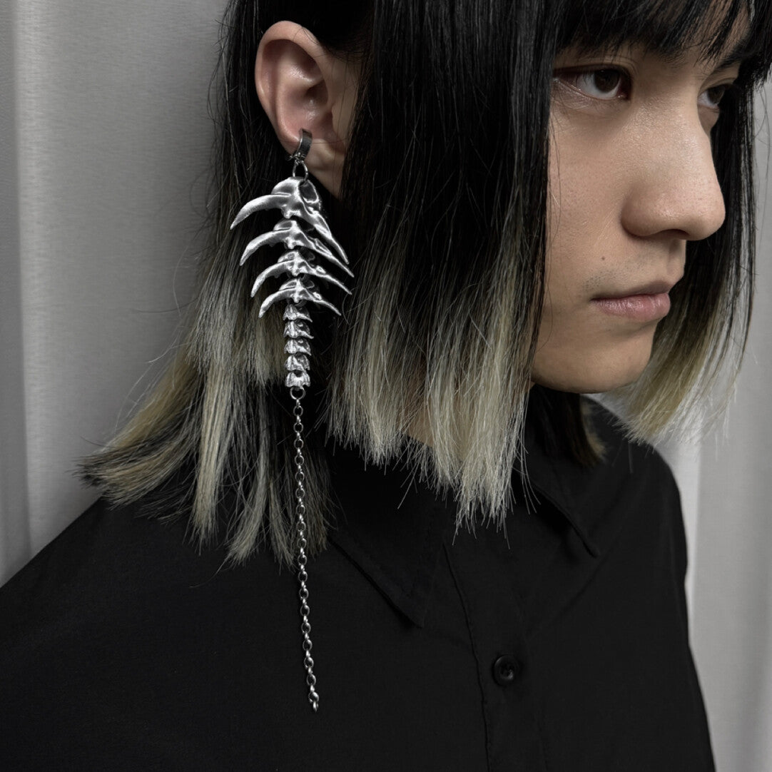 Vertebra Single Earring,Silver Grey Chain / Stud,Lumivault.