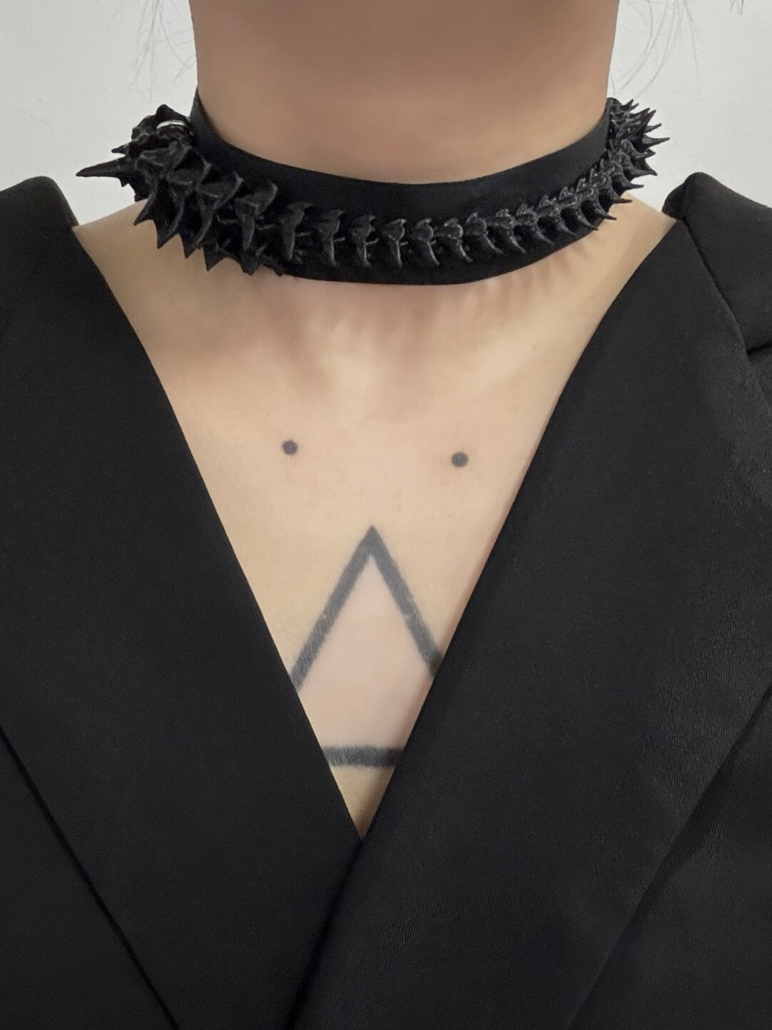 Silk & Print Spine Choker,Black,Lumivault.