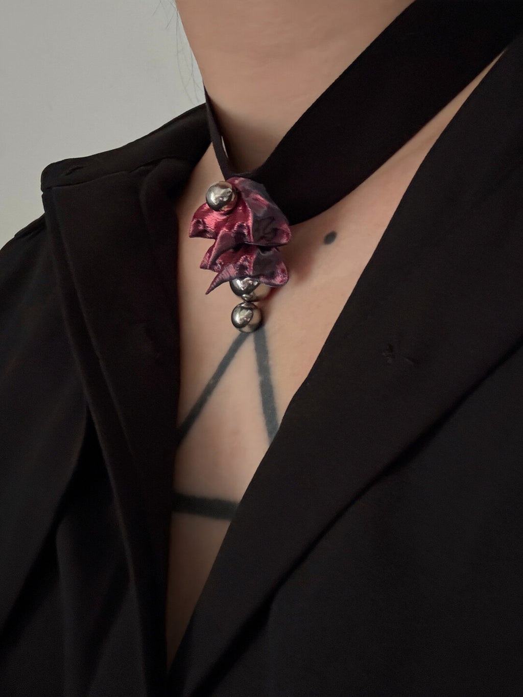 Bone Flower Choker,Red and Black Pendant,Lumivault.