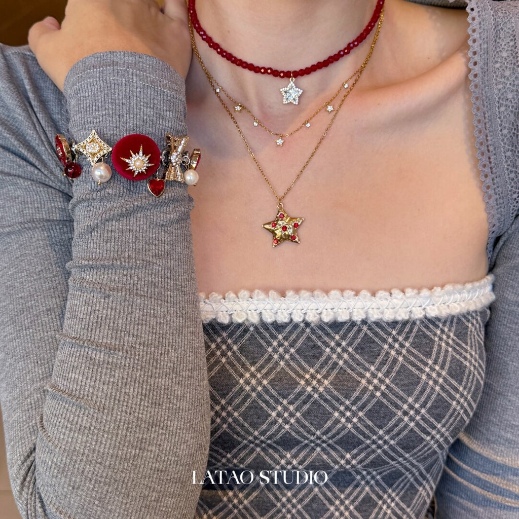 Retro Snowflake Story Red Bracelet,Lumivault.