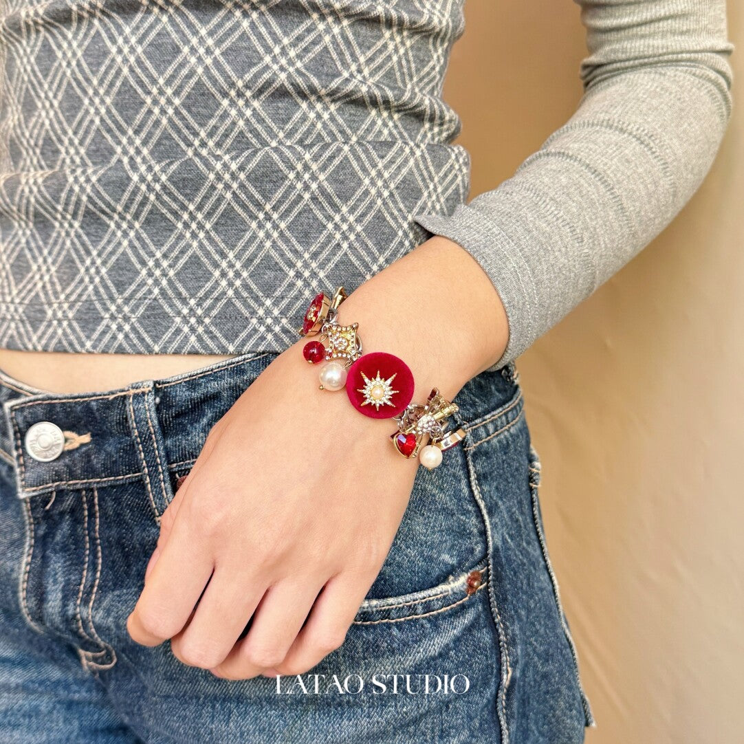 Retro Snowflake Story Red Bracelet,Lumivault.