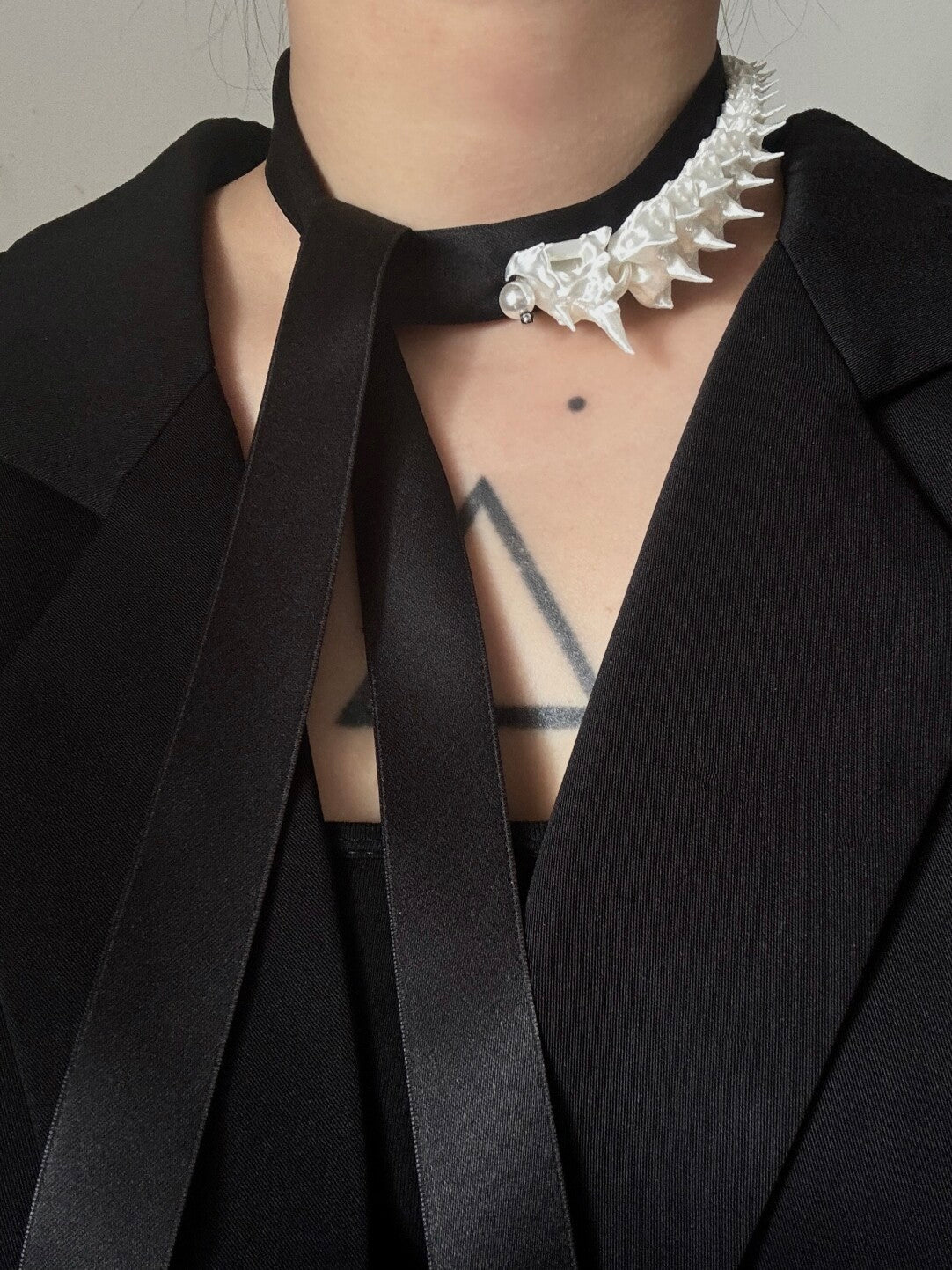 Silk & Print Spine Choker,Pearlescent,Lumivault.