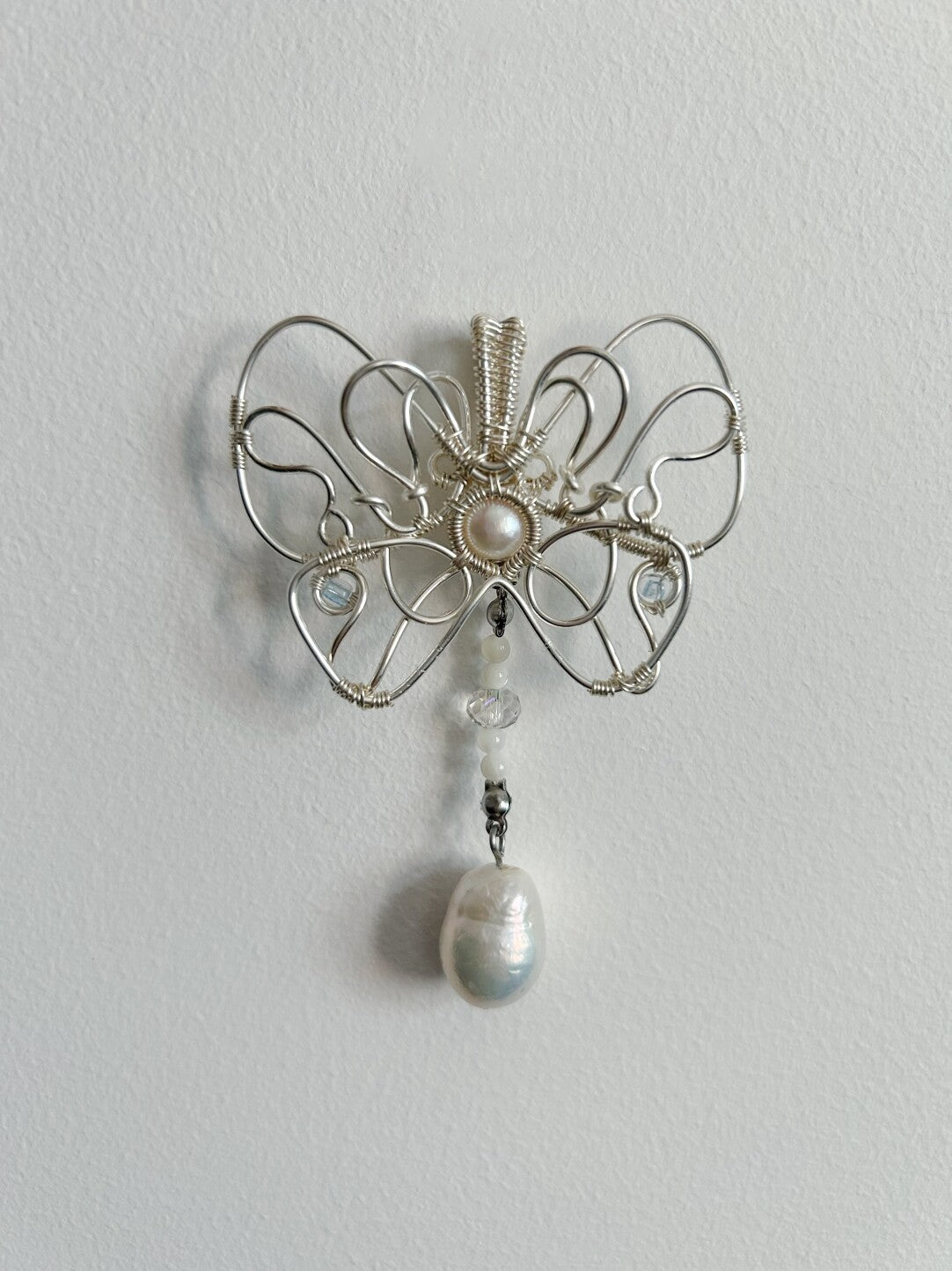 Winding Pendant Necklace,Bow (Natural Pearl),Lumivault.
