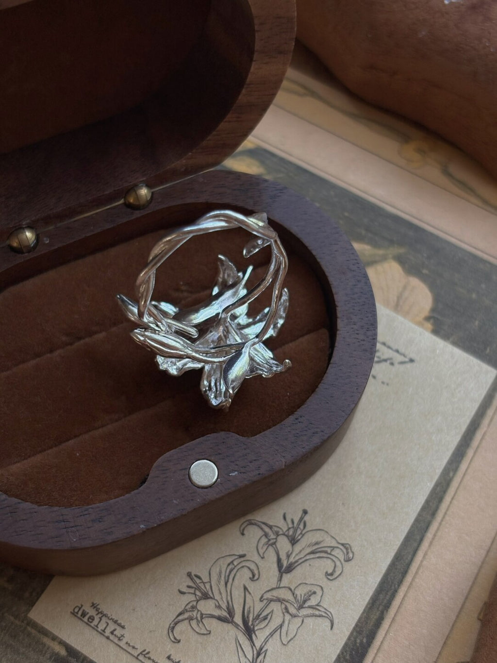 Handmade Silver Lily Ring,Lumivault.