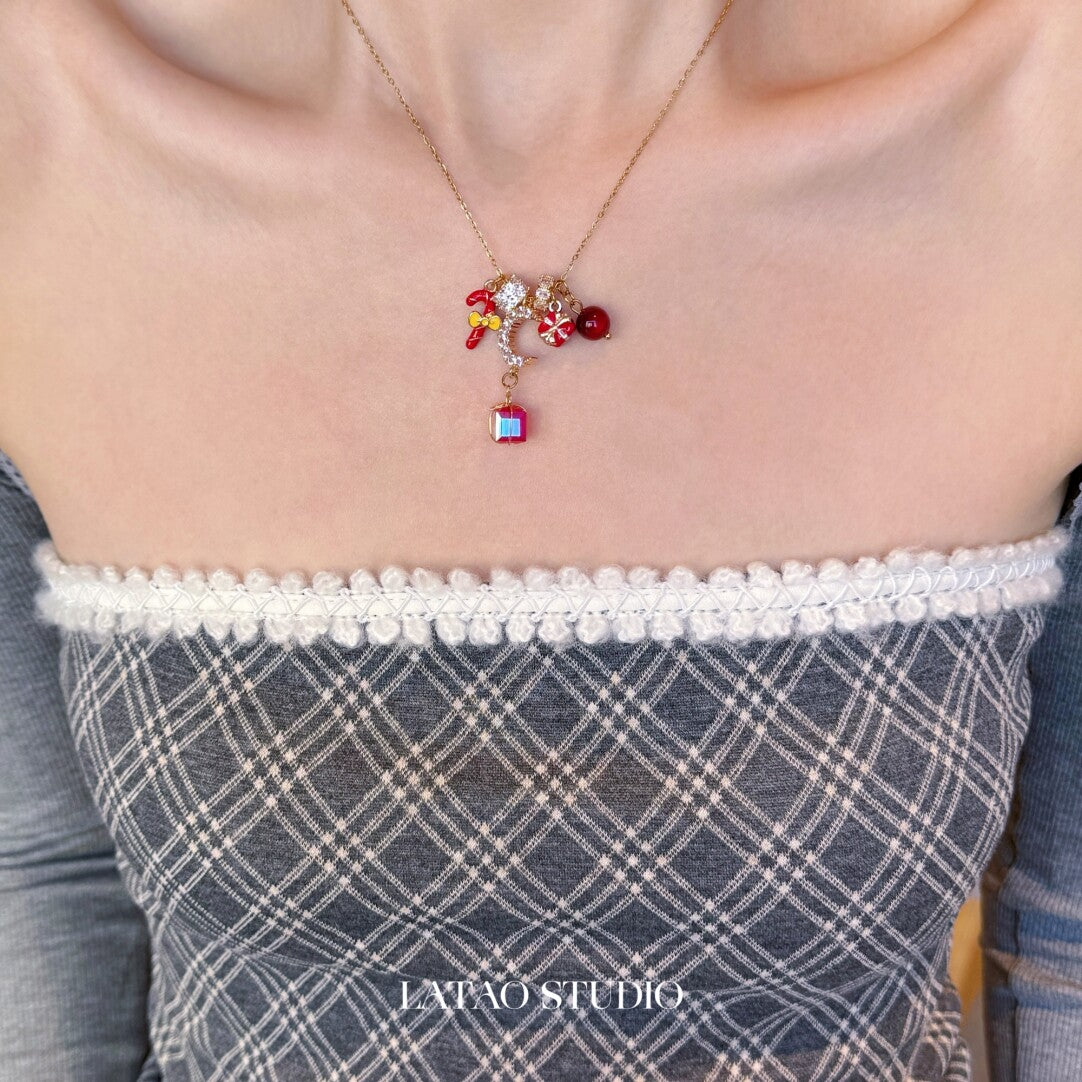 Candy House Christmas Moon Necklace,Lumivault.