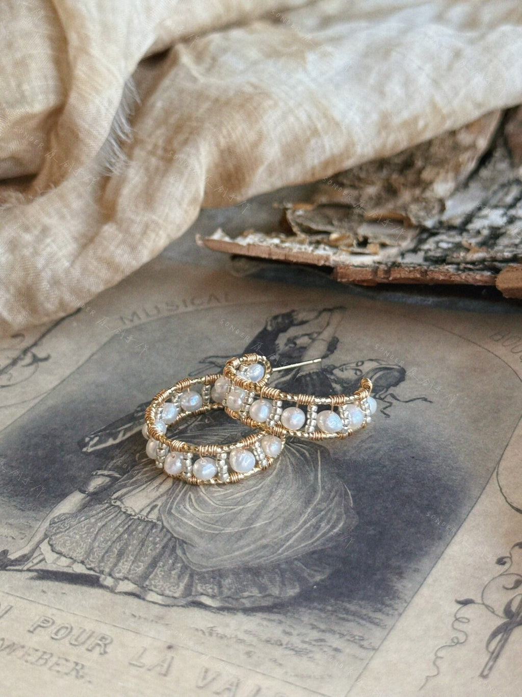 White Moonlight Pearl Earrings,Lumivault.